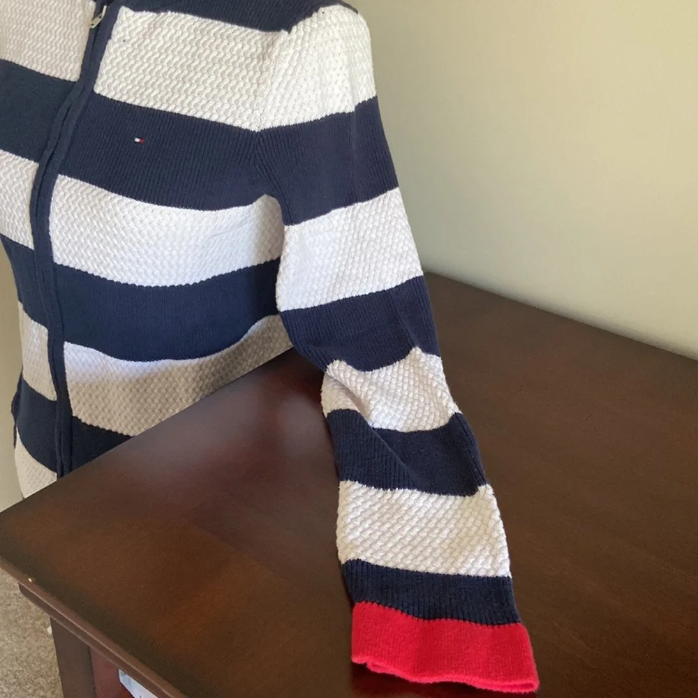 Tommy Hilfiger blue and white hoodie with pockets! Women’s size Medium.  EUC! - Picture 6 of 12